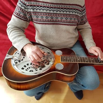 I'm a songwriter, writing songs with Folk, Country & pop flavours. And I'm an AFC Bournemouth fan 🍒🍒🍒 #AFCB #UTCIAD