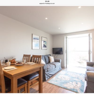 Beautiful modern 2 bedroom apartment in St Ives town. Sleeps 4. Sea views and walking distance to beaches.