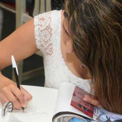 Danny_Suarez07's profile picture. welcome to Danny Suarez¨*s official twitter page. Bienvenidos a la página oficial de Danny Suarez en twitter-Escritora de la saga Alma de héroe y corazón de Rey