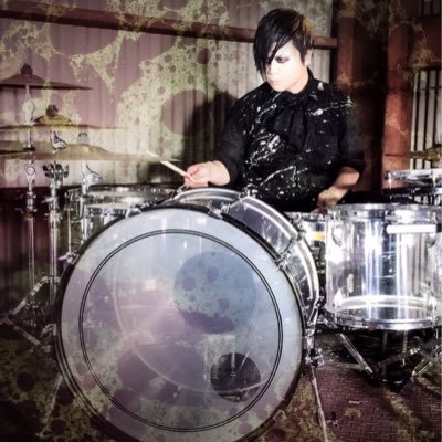 TRACY、BEAST、nüe、CAVARELIE CRUXX Drums/京都出身/PRESENCE、GOAT CORE、幻覚アレルギー、ALUCARD、鈴木晃二、ヒューマン•ロスト、JOLLY PICKLES、dieS、JUBILEE、AUTO-MOD DTD、from DER ZIBET等に参加。