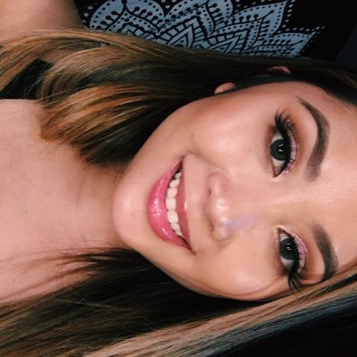 lisarenenee's profile picture. 