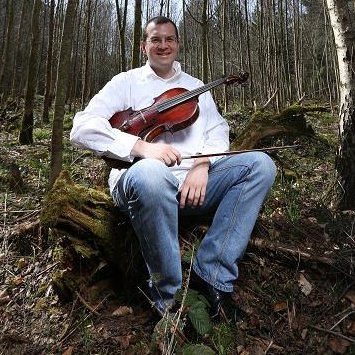 German Violist, born in Passau. Freelance Solo / Chamber Music / Orchestra