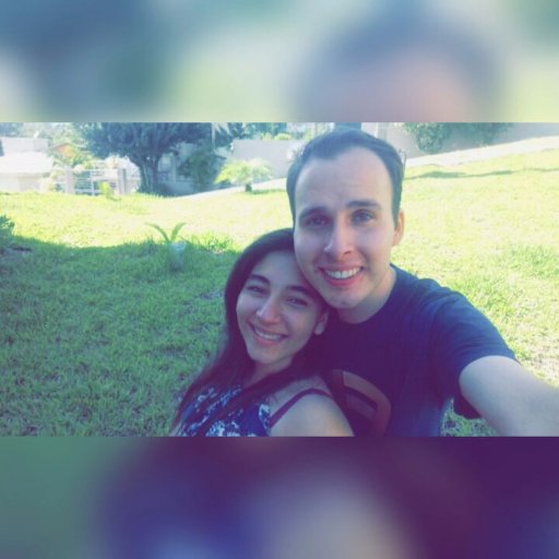 Não sou a garota mais certinha, nem totalmente a descontrolada. Não busco ser perfeita , mas sim ser Eu mesma não finjo ser quem não sou pra agradar os outros!!