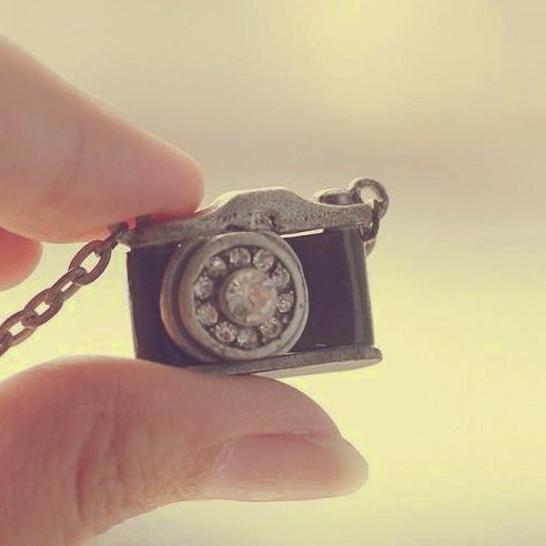 إحسانك للحرّ يحرّضه على المكافأة، وإحسانك إلى الخسيس يبعثه إلى معاودة المسألة.
..