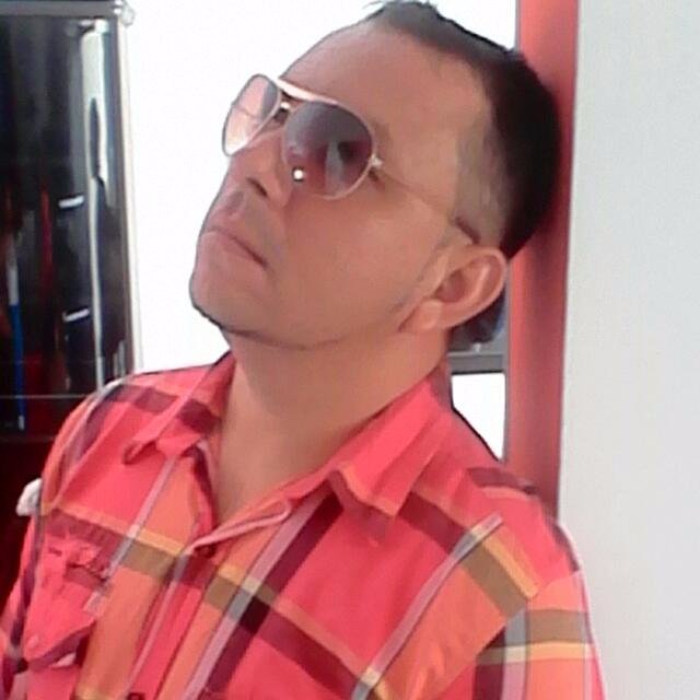 hola soy una persona tranquila pero a la ves extrovertido me gusta la musica el futbol  y mi área laboral es la seguridad y salud en el trabajo a eso me dedico