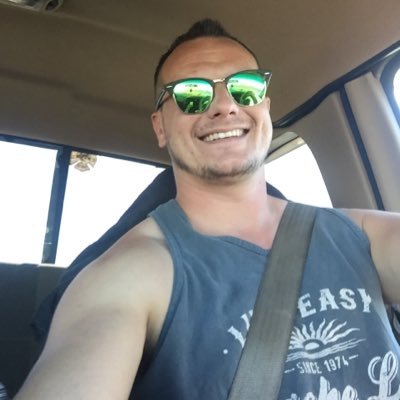 TROB805's profile picture. truck driver for Schneider National Inc