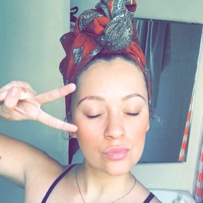 Sarahhonee's profile picture. young lady grump