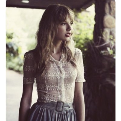 Taylor Swift photos & street styles || Taylor Swift lyrics & quotes || Taylor Swift photoshoots || follow for more! :) || once a swiftie, forever a swiftie 💖