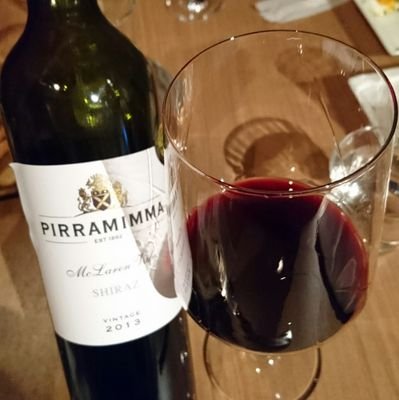 30歳でワインのネットショップを起業。調理師。ワイングラスで美味しい日本酒アワードの審査員やりました。ひたすら晩酌風景と酒の感想を呟きます。料理ばりばりやります。一觴一詠とは、一杯の酒を飲みながら、一つの詩を歌うこと。ひたすら呑んで呟くだけなのでフォロバは鈍いですm(_ _)m