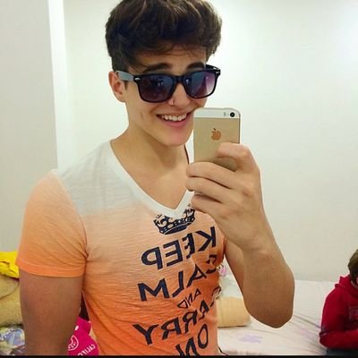 Kevin85622988's profile picture. Não há nenhum fim. Não há nenhum começo. Há somente a paixão da nossa vida... 👊❤️🙏🍀