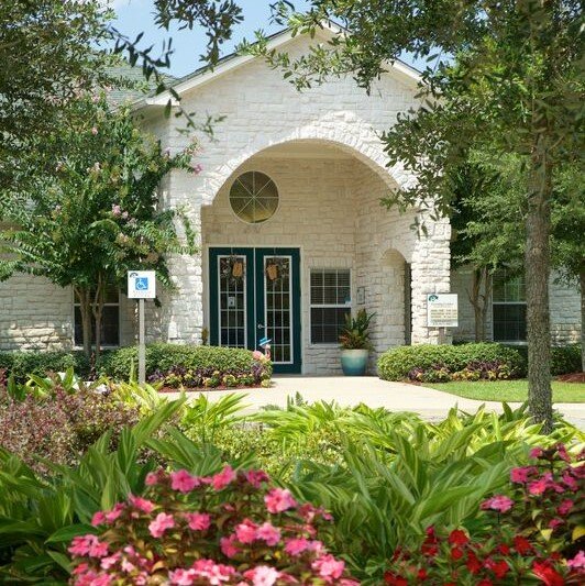 OldeOakApts's profile picture. North Mobile's only luxury community. Just 10 mins to Downtown Mobile, closest luxury living AM/NS, Saraland City Schools, Give Us A Call (251) 675-4663