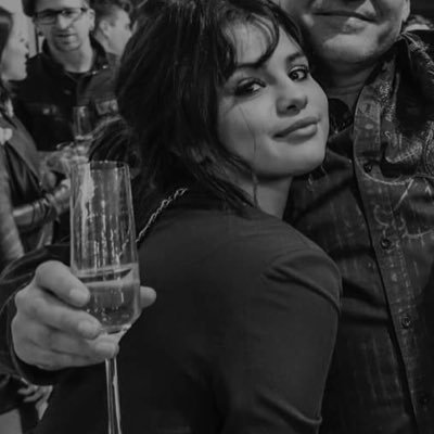 rileyxwift_rpg's profile picture. époustouflant