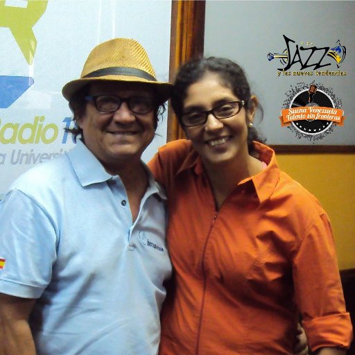 Por la red de radios Universidad del Zulia: LUZ Radio 102.9 Mcbo, la 97.5 El Moján y la 107.9 FM Punto Fijo. Sábados 1 a 2 pm. Con Carmen Fermín y Germán Acero