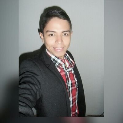 Informático, Amo a Dios y a mi flia. La Tecnología y la Locución me encantan ,amo compartir con mis amigos y familia vivir cada momento divertido y ser feliz =D
