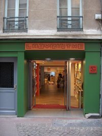 BD, Mangas, Comics, Romans graphiques, Figurines, Jeux de sociétés, Cadeaux... Librairie ouverte 7/7j juste à côté du RER A (Saint Germain en Laye).