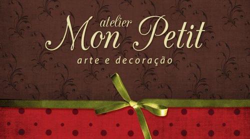 Criado por Edylamar Santos, o ateliê realiza diversos trabalhos personalizados como lembrancinhas, caixas decorativas e peças para quarto de bebê.