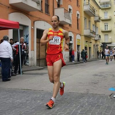 Marchador Patetico que se cree que no lo es. Dr. en Matematicas. Miembro com. master de la RFEA y Junta Directiva FAndA. Delegado RFEA en comp. int. master.