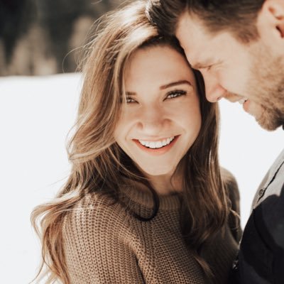 simoneyjc's profile picture. hockey. Texas. flowers. sunshine.