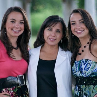 JenniVentura4's profile picture. I like @Merrelltwins @VanessaMerrell @VeronicaMerrell and I also like the little club like @littlekelly @littlecarly and the all of the little club ❤️