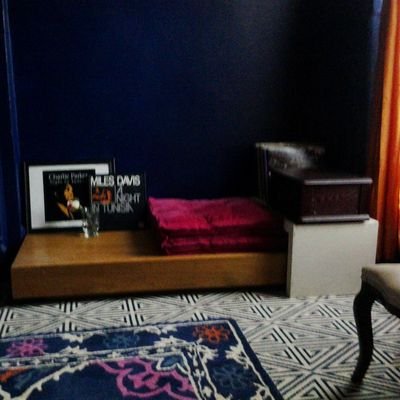 Tneebre's profile picture. Brown girl. Brownstone. Brown eyes. Bed-Stuy bred, BG (Before Gentrification). Self-proclaimed hood-rat. Accused feminist. Devout Black. Writer. Lover. Fighter.