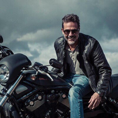 1ère fanpage d’informations Française sur l'acteur Jeffrey Dean Morgan (@JDMorgan), interprétant actuellement “Negan” dans la série “TWD: Dead City”.