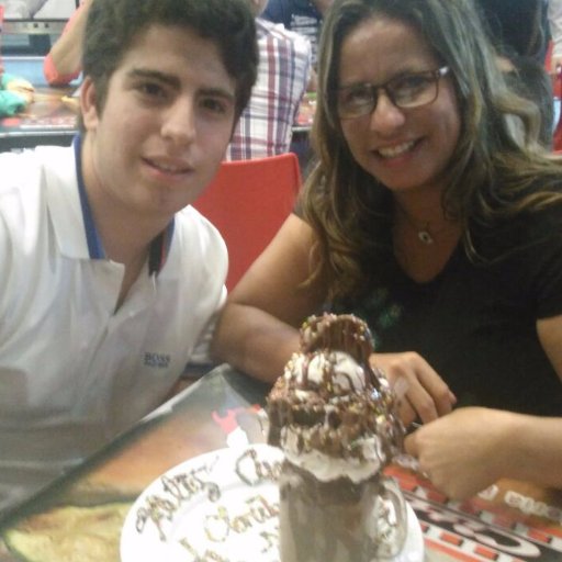 100% ANTICHAVISTA! #fueramaduro que tristeza que se están muriendo de hambre y aún siguen un fulano legado q los lleva derechito a la tumba #enla4taseviviamejor