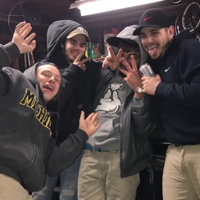 Bodnar_CJ's profile picture. Allen park 29 Michigan The world is yours