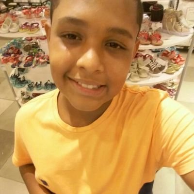 A verdadeira alegria não é aquela que seu rosto mostra, mas sim a que vive no seu coração e faz você contagiar todo mundo à sua volta.