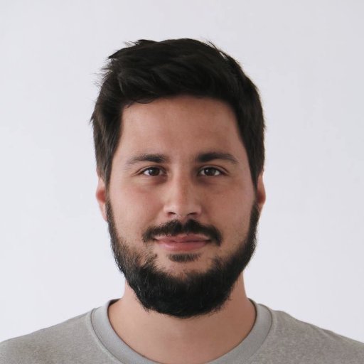 Digital product designer and illustrator from Lisbon.