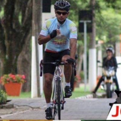 Ciclista amador em busca da melhor performance. Corrida 10K 42'42