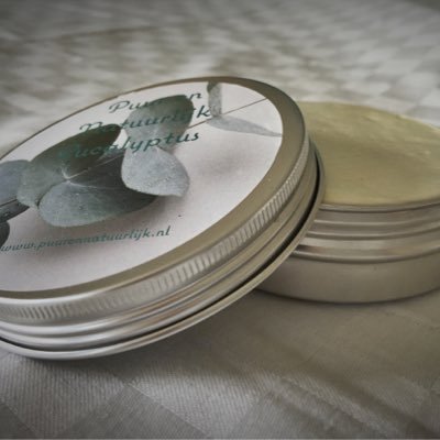 Puur en Natuurlijk levert handgemaakte producten van puur en natuurlijke ingrediënten zoals Shea butter. kokosolie en amandelolie zonder toevoegingen.