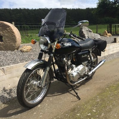 Norton nut. Crowded lift flatulence world champion. Other interests, Dad stuff, boring Hondas, fettling & wee adventures🛠 Yet to fully embrace the 21st century