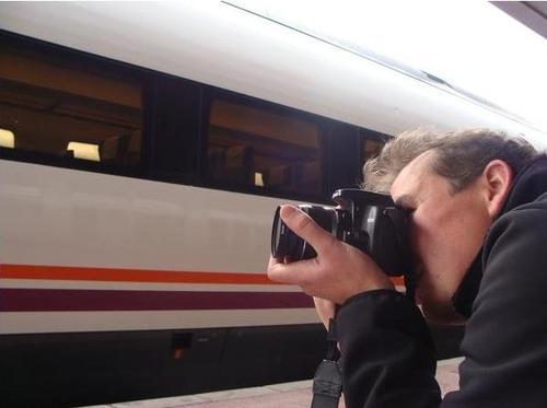 Soy un zamorano fulero, me gustan los coches clásicos, el ferrocarril y la fotografía.