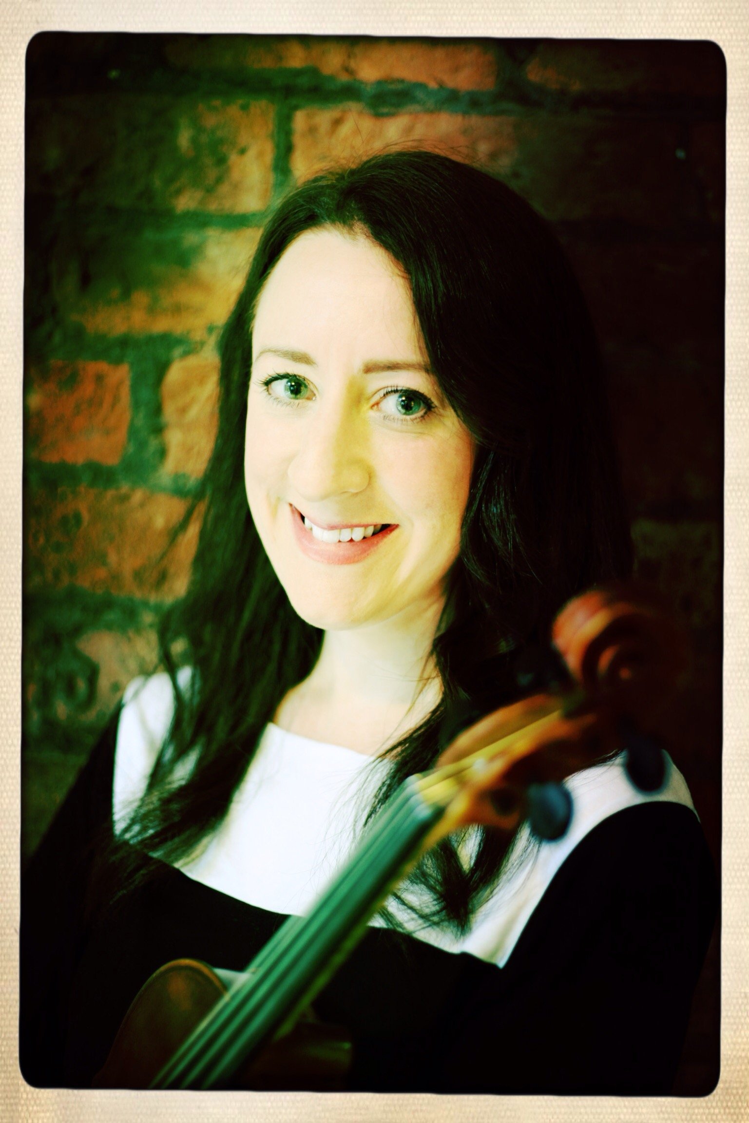 Irish violist, living in England  - Eblana String Trio - Viola Tutor RNCM, Birm Cons