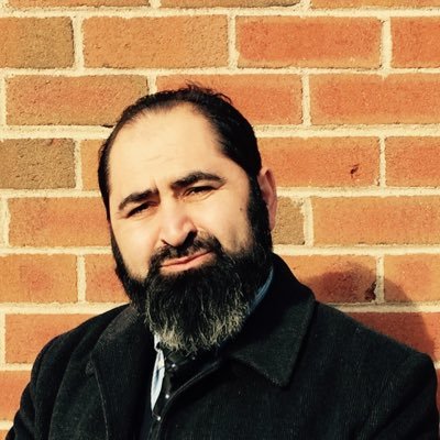 Sıradan olma ama sıradan yaşa.
Basit olma ama basit yaşa.