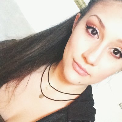 alinaa815's profile picture. 