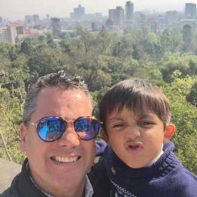 Abogado, Funcionario Publicó, empresario, Padre de Familia, preocupado por el futuro de Mexico