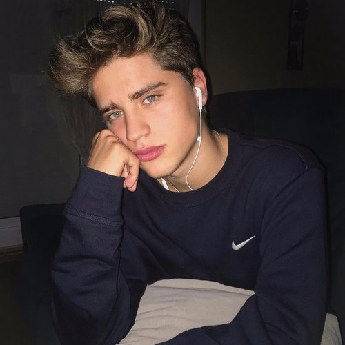 NicoKingM's profile picture. 👑