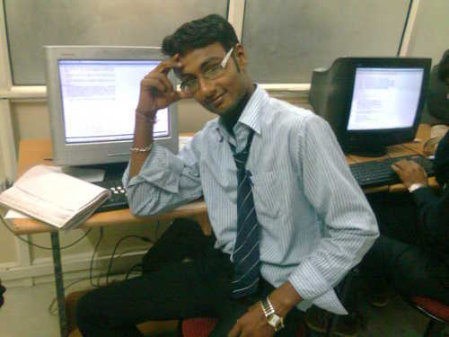 A funloving guy, trying to make friends & live every moment of life at its fullest