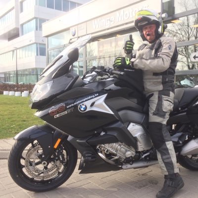 Veiligopdemotor's profile picture. Een account waar heel wat op terug te vinden is over VEILIG motorrijden.