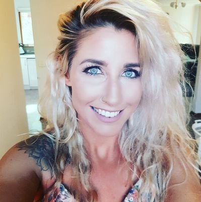 Health and fitness enthusiast💪
Proud mum,business owner and personal trainer💁
instagram follow☞ @SwallowYourFitness
1st Bikini comp: WBFF October 17'👙