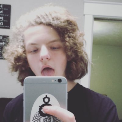 I love nature, pop punk, long boarding, incense and cars
