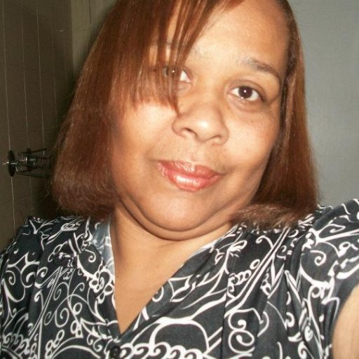 aminetealves1tw's profile picture. 