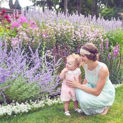 I'm a wife and mommy and I love making life lovely with flowers! 🌷🌼💐🌸 Recipes and DIY projects with a floral twist.