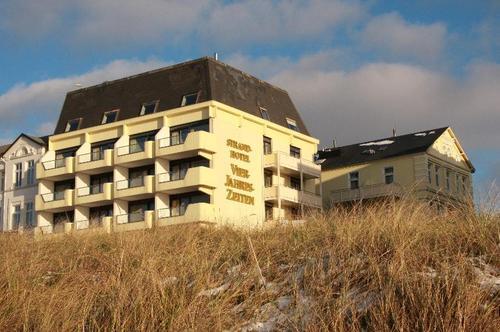 Komfortabel, romantisch, gemütlich in einzigartiger Lage. Im Strandhotel Borkum liegt Ihnen die Nordsee zu Füßen!
