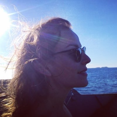 Si en realidad queremos transformar la vida, debemos aprender a mirarla a través de los ojos de las mujeres. L.T