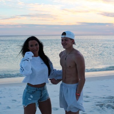 LeenisThePenis's profile picture. moist.