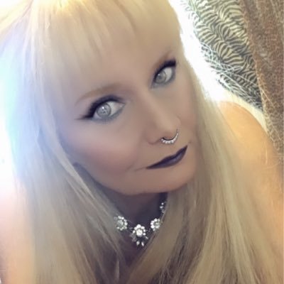 BlondiebutGeeky Profile Picture