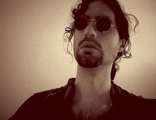 Brautasuno's profile picture. Tu dors encore à mes côtés.
Comme chaque matin j'ai de la chance: 
J'ai mes deux reins et je suis vivante.