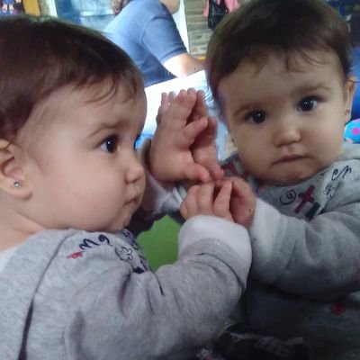 Eres él motivo por él cual me levanto día a dia..sos él la princesa que me alegra él día te amo hija 😍